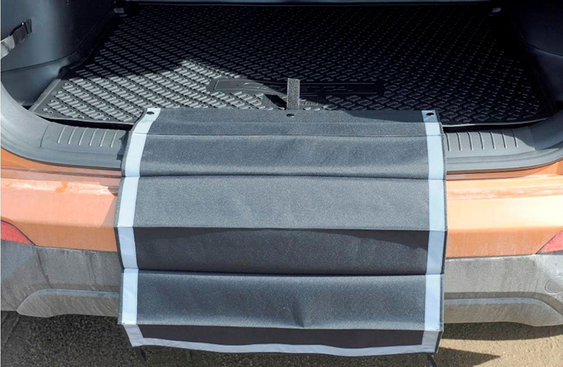 Коврик в багажник с защитным фартуком 